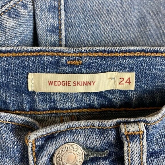 Levi Strauss Wedgie Skinny Slim Jeans Blue Rip 24 - Picture 8 of 10